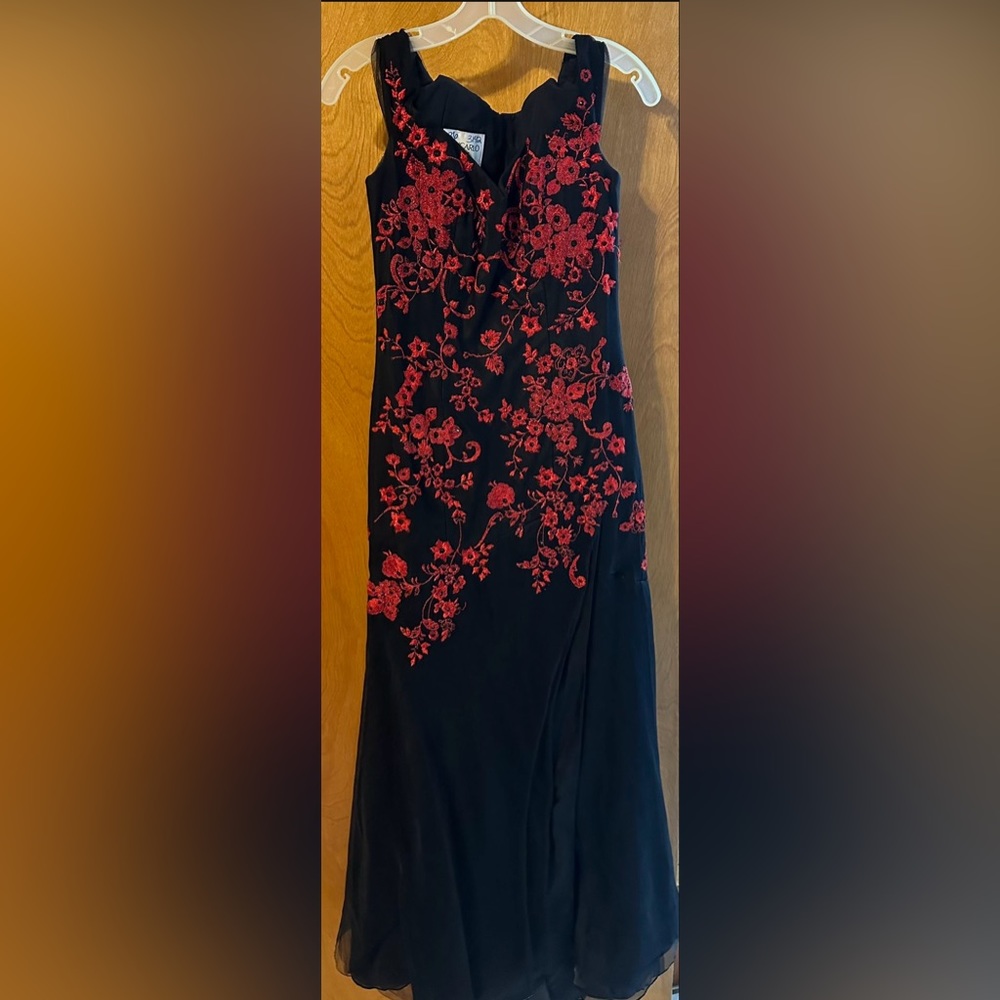 Liancarlo couture designer dress. Size 6. Missing zipper. Need to add zipper.